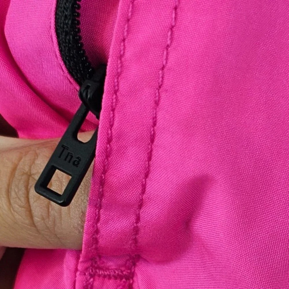 Aritzia TNA Parachute Cargo Wind Pants  Size XS Hot Pink Toggle Waist Joggers - Picture 6 of 13